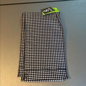 Isotoner Black and White Houndstooth Scarf